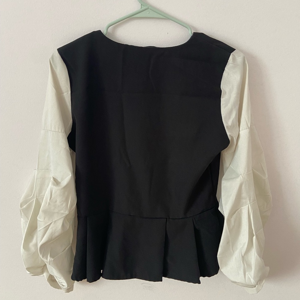 Black & White Puff Sleeve Top - Picture 2 of 4